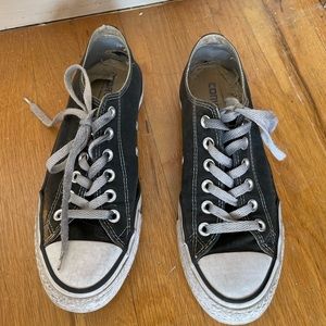 Size 7.5 low top black converse.
